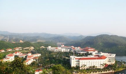 東莞塘廈三正半山酒店