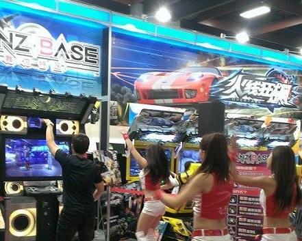 2014台灣電子遊戲機國際展火線狂飆體驗區。(圖：鈊象提供)