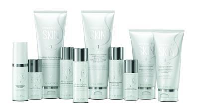 Herbalife SKIN系列包括10種產品，能迅速讓肌膚煥然一新、回復青春。