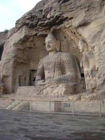 洛陽諧音是“落陽”象征著帝王的死亡。巧合的是,洛陽城北的北邙山也是帝王將相挑選陵墓時的首選,歷史上共有6代24帝長眠於此,堪稱中國之最,在民間也有“生在蘇杭,葬在北邙”的說法。