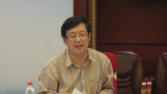 應健中 執業律師、1992年至1993年期間曾兼任上海證券交易所仲裁委員會委員