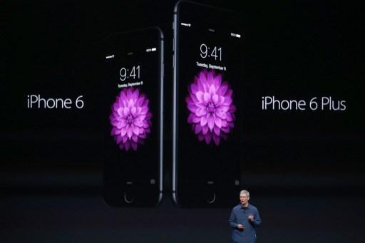 iPhone 6 分為 4.7 吋螢幕的 iPhone 6 與 5.5 吋螢幕的 iPhone 6 Plus (圖:AFP)
