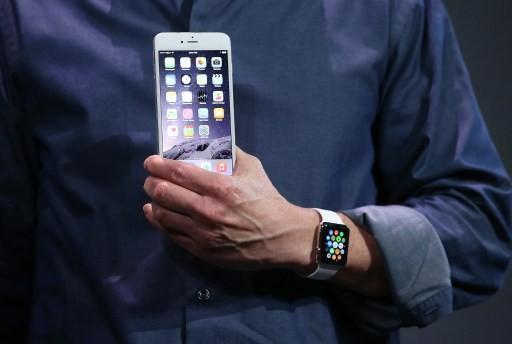蘋果CEO Tim Cook 介紹蘋果 iPhone 6   (圖:AFP)