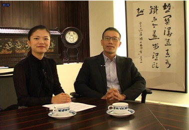 亨達集團助理總經理羅明立（右）