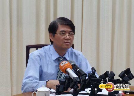 財政部統計處副處長許瑞琳說明5月稅收統計情形。(鉅亨網記者曹逸雯攝)