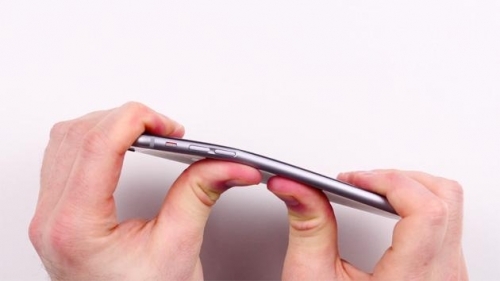iphone 6被曝發生彎曲