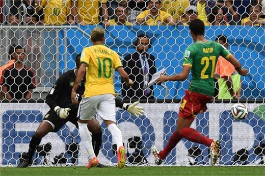 內馬爾接獲隊友傳中球，直接射門得分。（法新社）