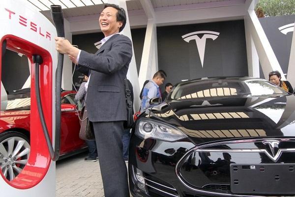 特斯拉中國的汽車快速充電站 (圖:AFP)