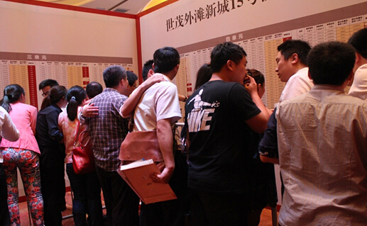 (上圖:南京世茂外灘新城開盤現場)