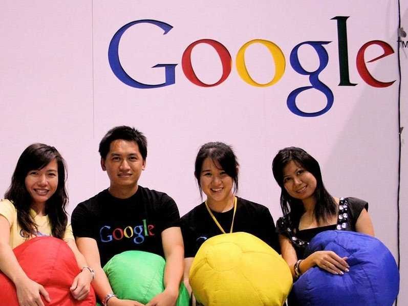 google-employees-googlers-holding-balls-9
