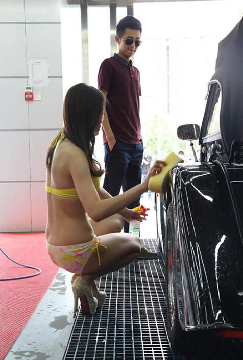 比基尼洗車富二代一天去2次