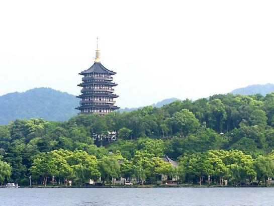杭州：自秦設縣以來，已有2200多年的歷史，五代吳越國和南宋都在此定都，是中國七大古都之一。古有“人間天堂”之美譽。