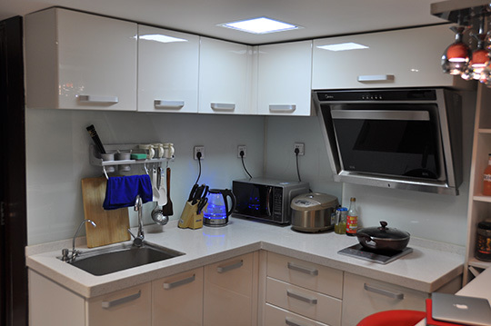 廚房轉角一幕（據說業主剛做完飯，收拾的還蠻干凈。）