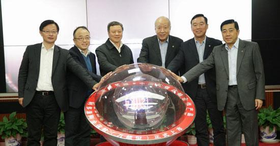 圖:新華保險與中國電信領導出席“利多派”產品首發儀式