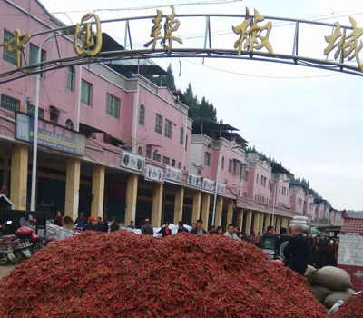 圖為：蝦子辣椒批發市場