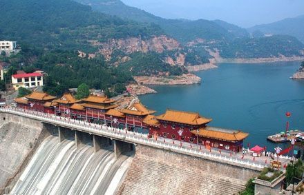 營口市地處遼東半島中樞，渤海東岸，大遼河入海口處，是中國大陸上唯一一個可觀夕陽墜海的地級市。