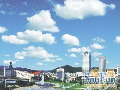 江蘇鎮江丹徒“鬼城”空置10多年了。丹徒周邊區域，沒有汽車，沒有生命跡象。