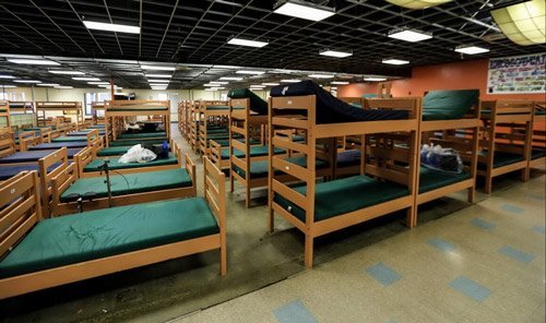 北京乞丐手拿iphone6 美國乞丐富足生活大揭秘