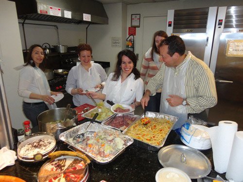 北京乞丐手拿iphone6 美國乞丐富足生活大揭秘