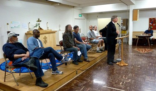 北京乞丐手拿iphone6 美國乞丐富足生活大揭秘