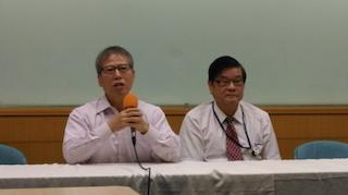 台灣太陽能業者成為中國傾銷歐盟的「幫兇」？台灣太陽光電產業協會理事長洪傳獻(左)與昱晶能源總經理潘文輝(右)，駁斥沒這回事。(鉅亨網記者趙曉慧攝)