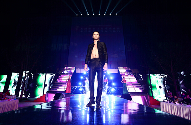 全球頂奢高空時尚秀