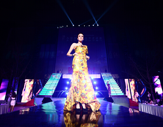 全球頂奢高空時尚秀