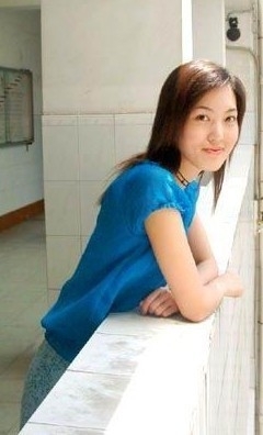 在市內某代理公司做售樓小姐的杜萍(化名)說,她這輩子可能只有單身到老了。