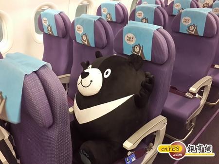 威熊會出現在不同位置帶給旅客驚喜。