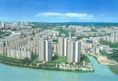不只一個長虹，還有整個川西。當成都作為國內的消費型城市時，綿陽的明天就已譜就。綿陽還連帶因為特殊工業、特殊的氣候條件、特殊的人才需求而致房地產獲得大發展。預期均價突破四千指日可待。
