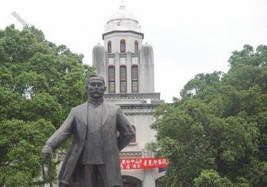 中山步廣州后塵就可能想象其房地產的明天。何況中山的經濟基礎、投資環境、政策力度、現有基地經濟建設、僑資海外資金的厚勢，較之當年的廣州有過之而無不及。