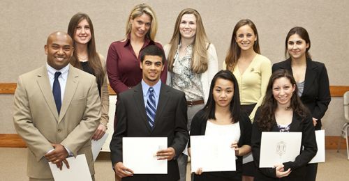 該縣位於波士頓西北部，環繞著麻省理工學院、哈佛大學和塔夫茨大學，象波士頓一樣，是新英格蘭最有教養的地區之一，還在穩步增長。