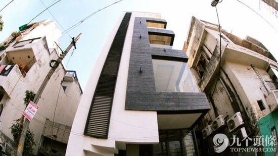 印度人均工資21240元/年,平均房價約5萬元/平方米,實現買房夢需要200年。