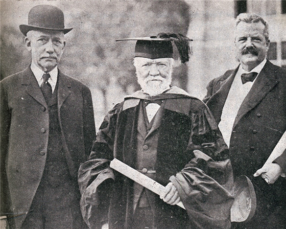 金錢鋪就的無冕王朝:走進美國八大財富家族