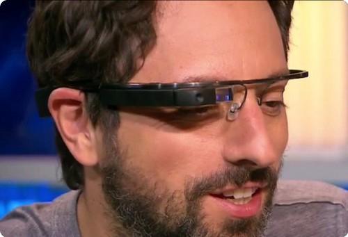 Google聯合創始人Sergey Brin試戴Google Glass。