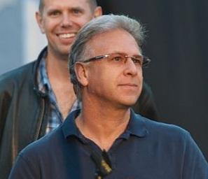 蘋果全球行銷高級副總裁Phil Schiller。(圖:維基百科)