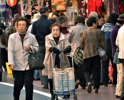 日本人口老化嚴重 保險套產業面臨營運逆風 (圖: AFP)