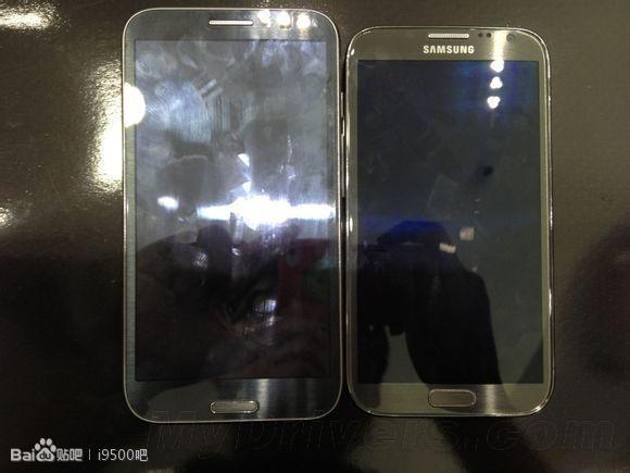 大陸網站流傳的Galaxy Note 3工程機(左)與Note 2比對。