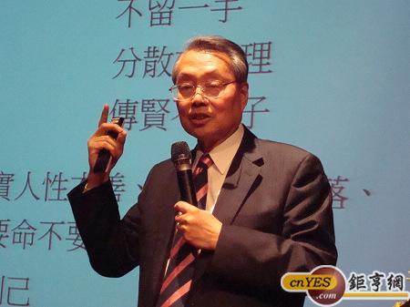 施振榮說，台灣不需人才，只缺舞台。(鉅亨網記者黃佩珊攝)