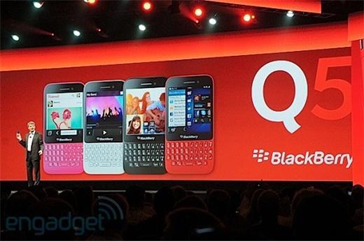 BlackBerry主打新興市場的智慧手機Q5。(圖：engadget)