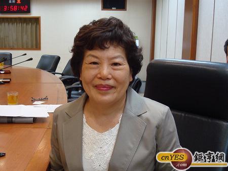 統計長林麗貞說，在日圓貶值持續擴大下，對日本接單減幅也擴大到2成。(鉅亨網記者黃佩珊攝)