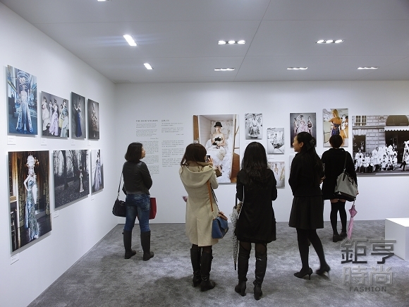 Dior Couture Patrick Demarchelier攝影展(圖片來源：鉅亨時尚）