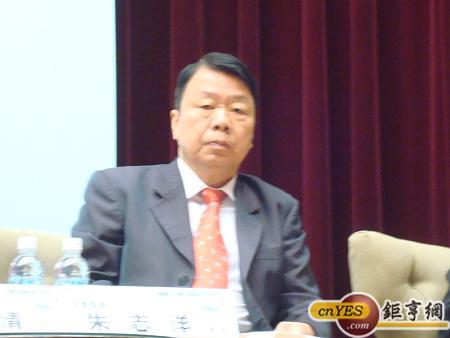 友嘉集團總裁朱志洋今(1)日表示，日本因匯率貶值所帶來的影響，在未來幾個月就會顯現，過去台灣的工具機產品和日本價差3成，日幣貶值，未來價格差不多，工具機業者恐怕未來營運會受很大影響。(鉅亨網記者黃佩珊攝)