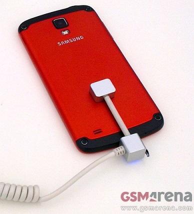 傳Galaxy S4 Active實機照。