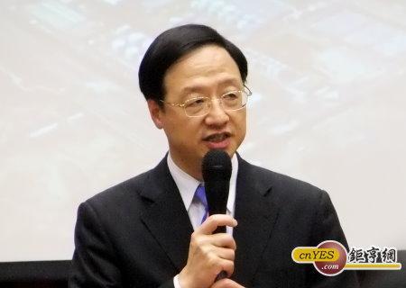 行政院長江宜樺今天表示希望證所稅掀開鍋蓋併推提振景氣13項立即性措施