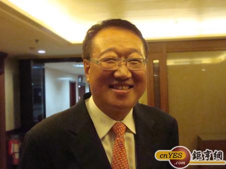 對於證所稅紛擾，電電公會理事長郭台強表示，台灣在內耗，把經濟問題泛政治化，政治應致力擴大出口，提振景氣。(鉅亨網記者黃佩珊攝)