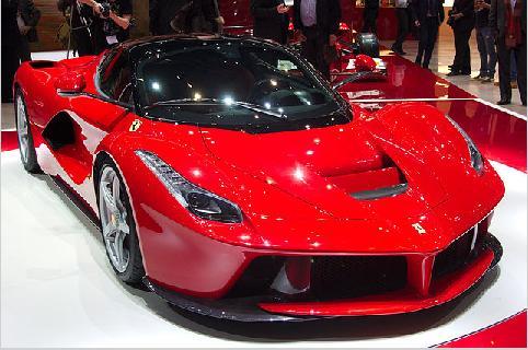 (法拉利最新推出的油電混合超跑「LaFerrari」。圖片來源：維基百科)