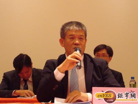 創見董事長束崇萬說，在新產品的開發以及在北美市場的布局成效顯現，今年的營運表現應該會比去年好。(鉅亨網記者黃佩珊攝)