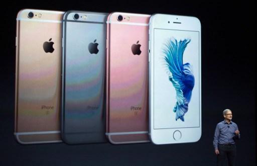 蘋果公布最新的 iPhone 6S ，其中玫瑰金版本最受注目。 (圖:AFP)