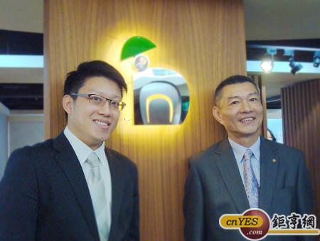 吳昆民(右)對吳季衡(左)和吳季剛兩兄弟的選擇一路相挺，是兄弟倆成就夢想的最重要動力。(鉅亨網記者黃佩珊攝)
